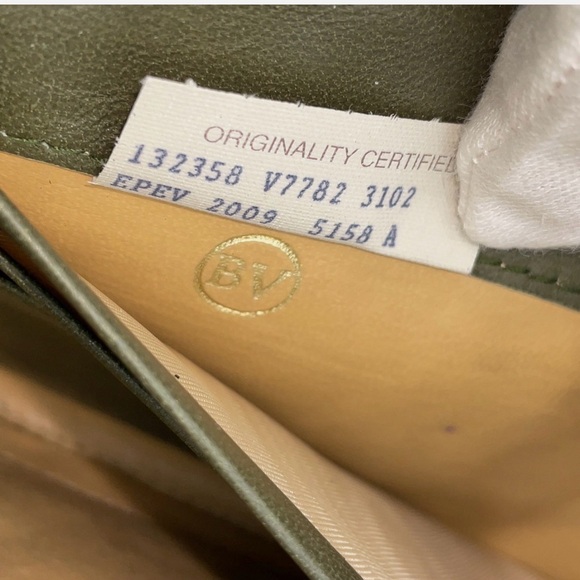 Bottega Veneta Intrecciato Leather Olive Green Zip Round Long Wallet W/Box - Picture 3 of 14